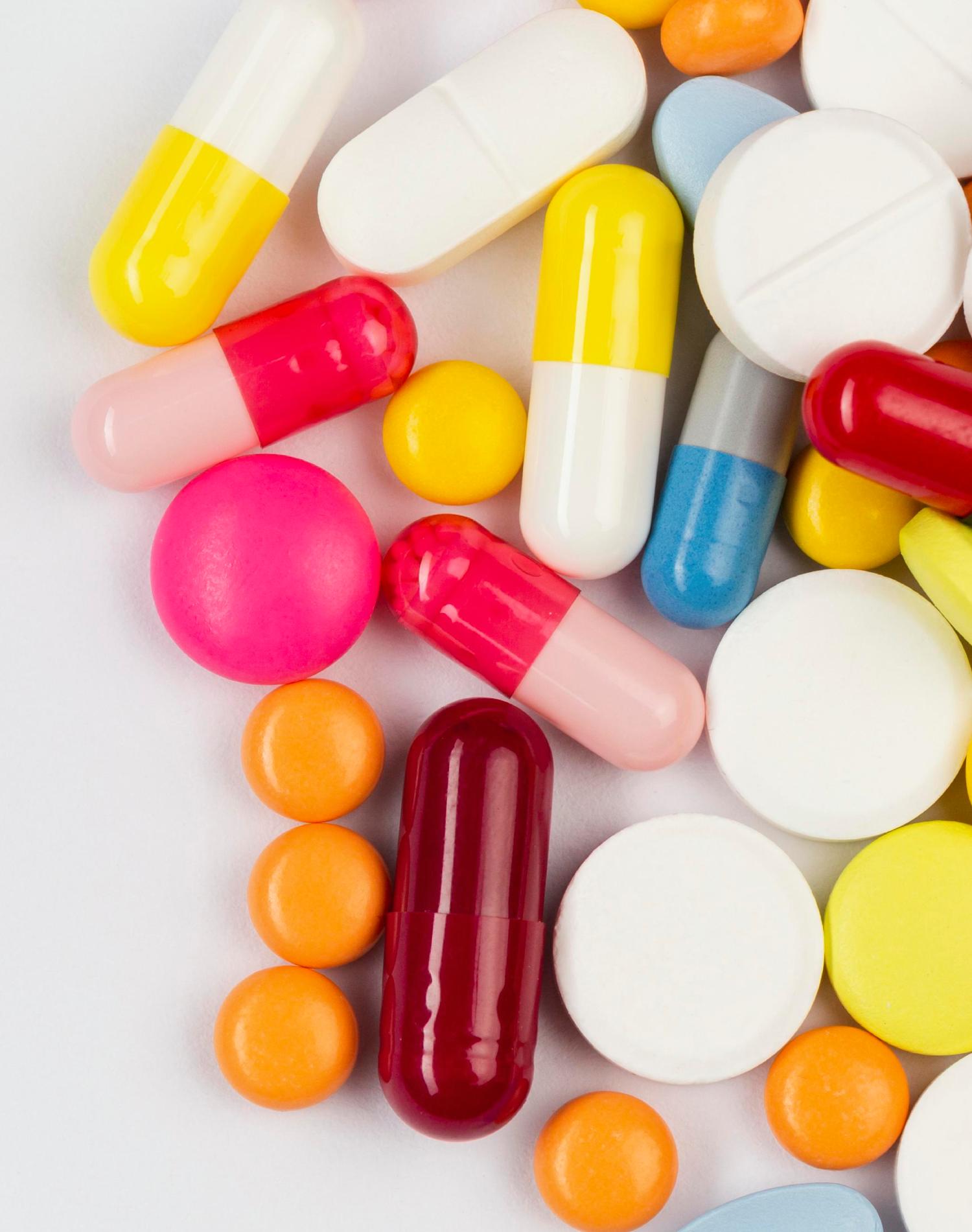 flat-lay-pills-with-copy-space (1)